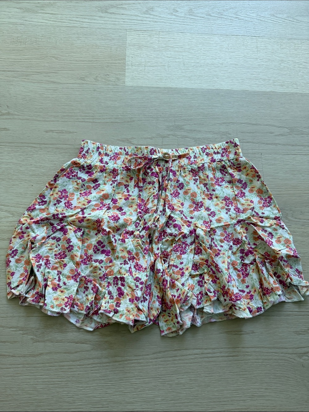 NWOT Francesca’s Floral Ruffle 3” Flowy Pull-On Shorts Size Small